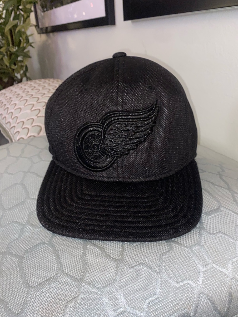 adidas NHL Detroit Red Wings Blackout Embroidered Logo Patch Mesh Snapback Hat